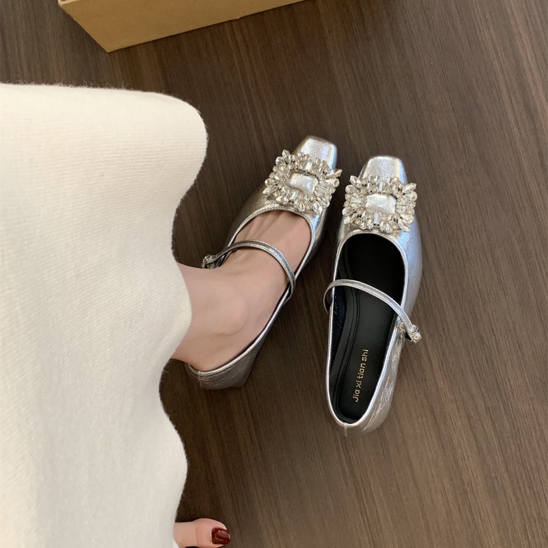 Srebrne buty damskie na płaski – Women'S Shoes Red Bottoms recenzja i cena